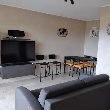 Apartment Entierement Renove Cote Avec Garage